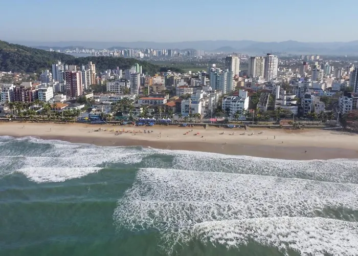 Praia Do Tombo - Aconchego No Guaruja